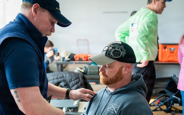 Marine Corps Veteran Embraces First Winter Sports Clinic