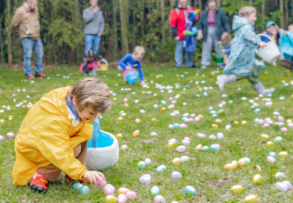 CFAY MWR Hosts Eggstravaganza