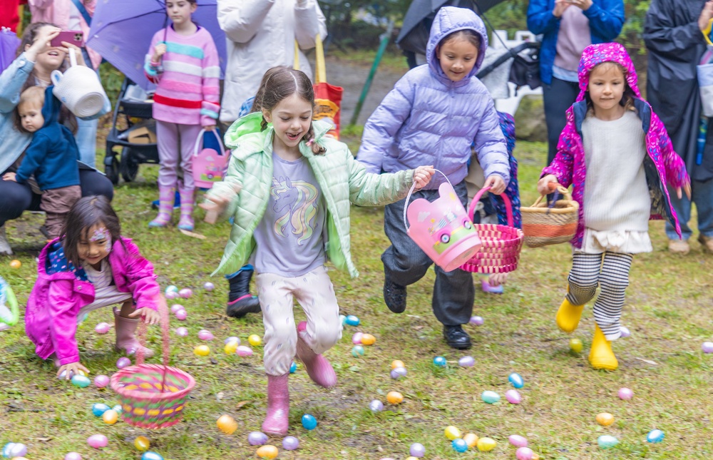 CFAY MWR Hosts Eggstravaganza