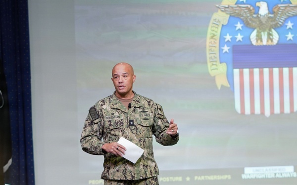 DLA Energy Commander Recognizes Operational Excellence and Provides Update on Recent Climate Survey