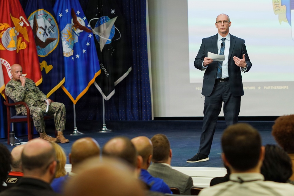 DLA Energy Commander Recognizes Operational Excellence and Provides Update on Recent Climate Survey