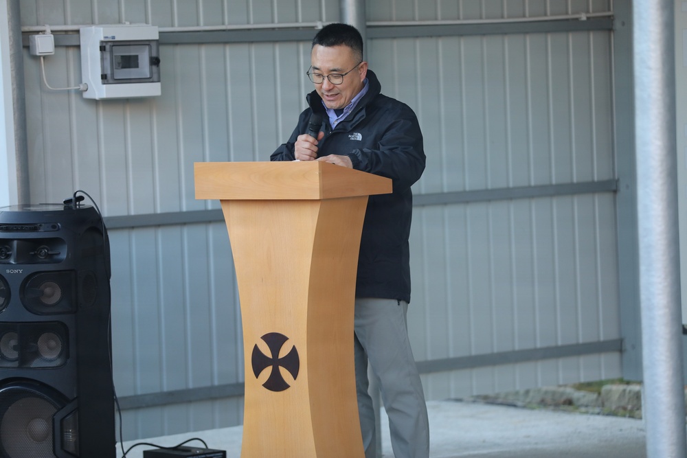 Dogface Soldiers attend Easter service