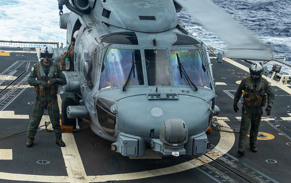 USS Rafael Peralta (DDG 115) Flight Ops