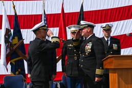 USS Anchorage conducts change of command ceremony
