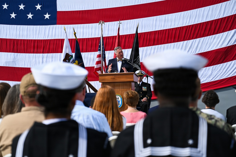 USS Anchorage conducts change of command ceremony