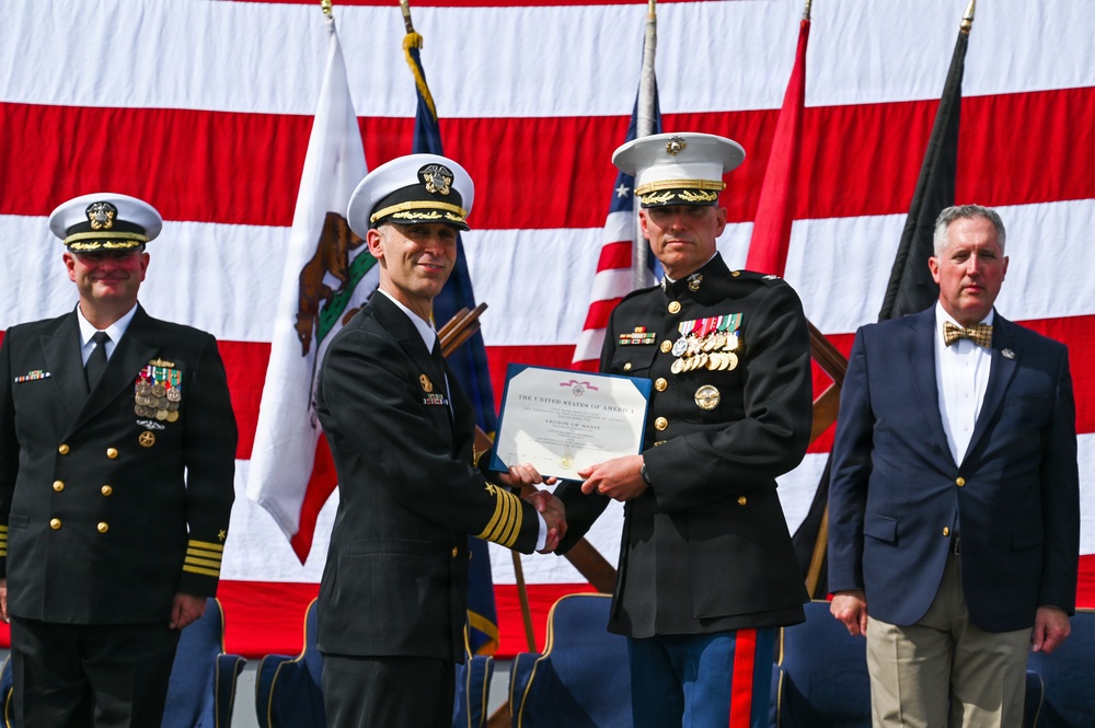 USS Anchorage conducts change of command ceremony