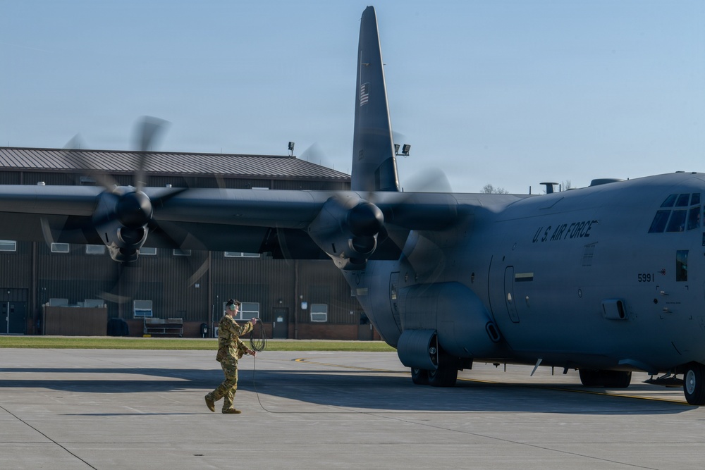 Fixers and Flyers get the Hercs in the air