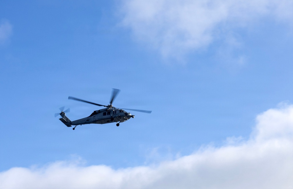 HSC-23 flies aboard USS John P. Murtha for Artemis II recovery