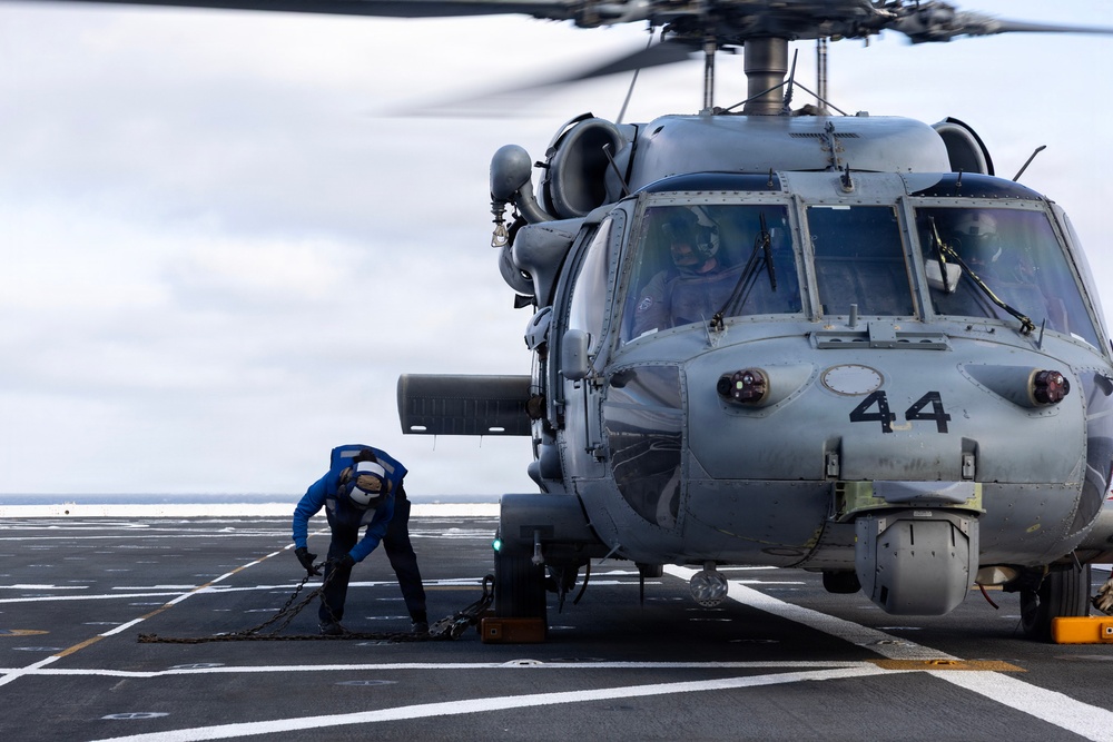 HSC-23 flies aboard USS John P. Murtha for Artemis II recovery
