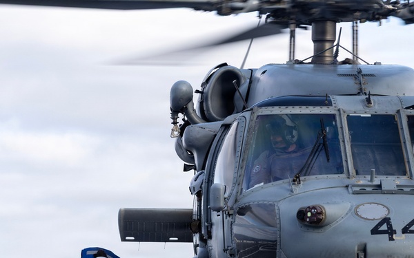HSC-23 flies aboard USS John P. Murtha for Artemis II recovery