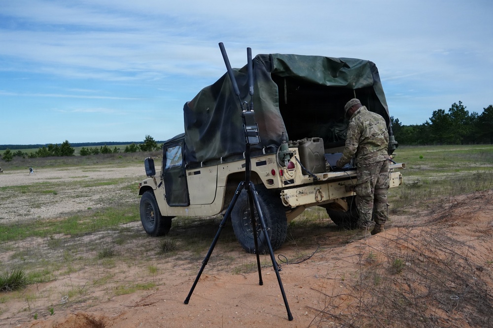 101st MFRC Soldiers Operate Mobile Command Flight Station