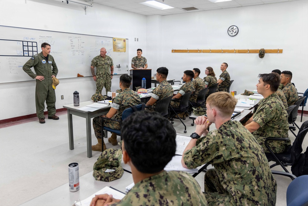 NETC Commander visits NATTC Air Traffic Control School