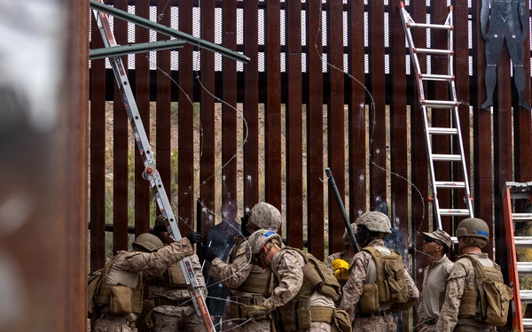 Marines with JTF-SB Conduct Border Reinforcement