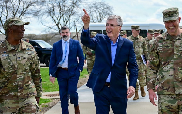 SecAF presents Harold Brown Award to NASIC researcher