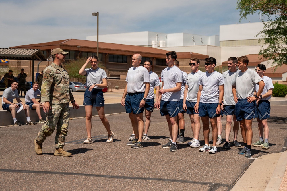 Airmen Race to the Finish During German Armed Forces Proficiency Badge Assessment
