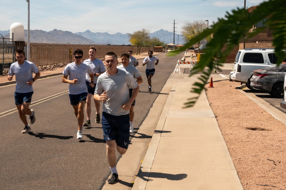 Airmen Race to the Finish During German Armed Forces Proficiency Badge Assessment