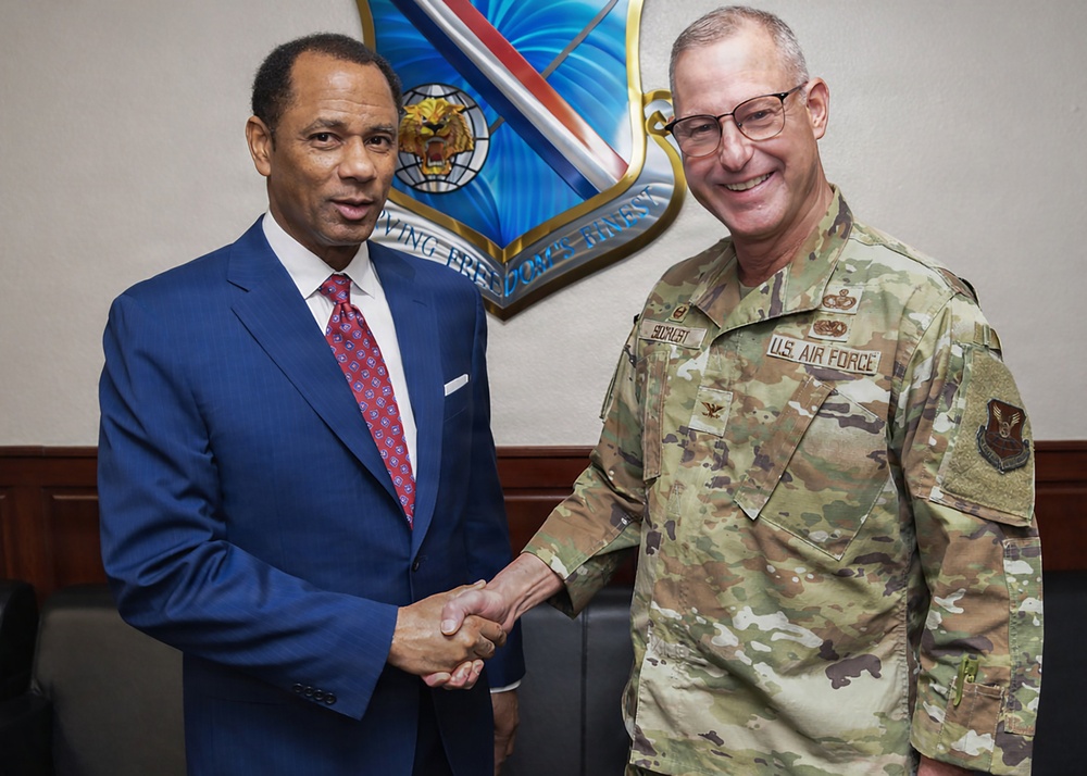 Rev. Raymond Robinson Jr., Visits Kirtland AFB