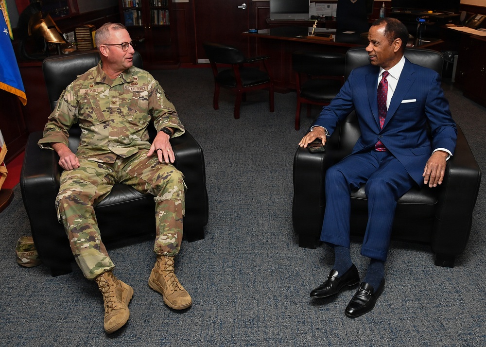 Rev. Raymond Robinson Jr.,  Visits Kirtland AFB