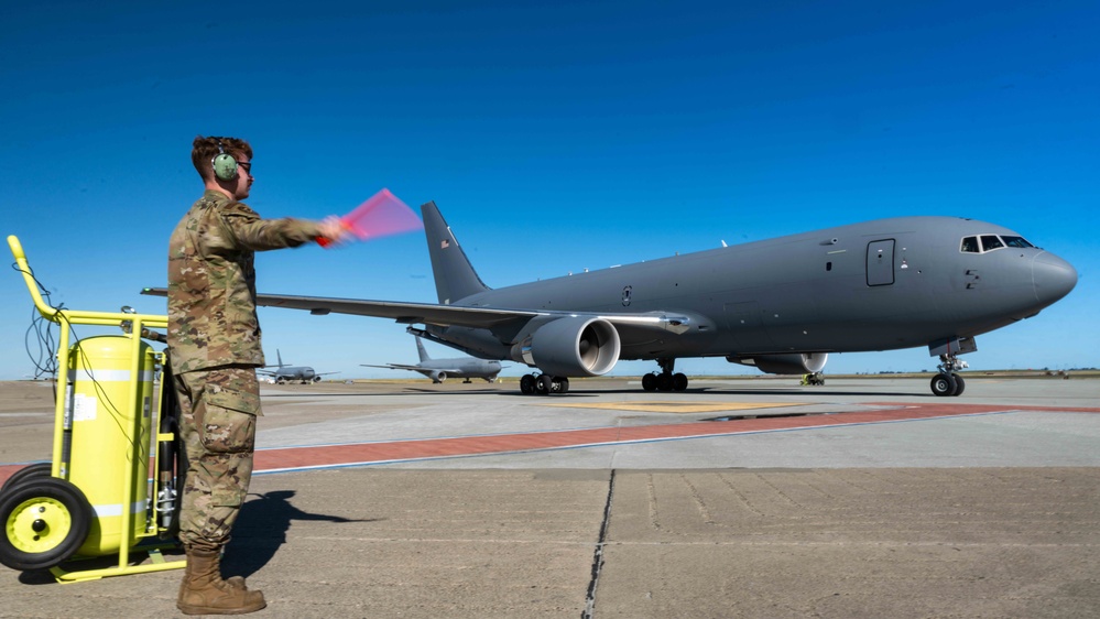 Travis welcomes Airmen home