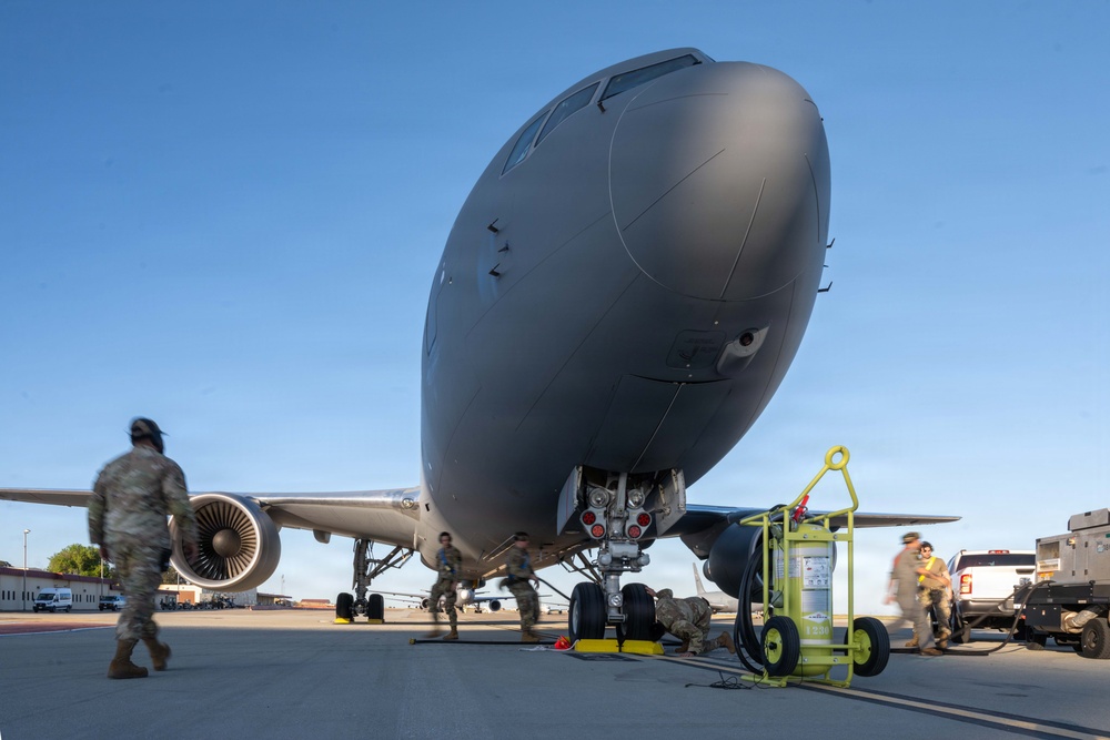 Travis welcomes Airmen home