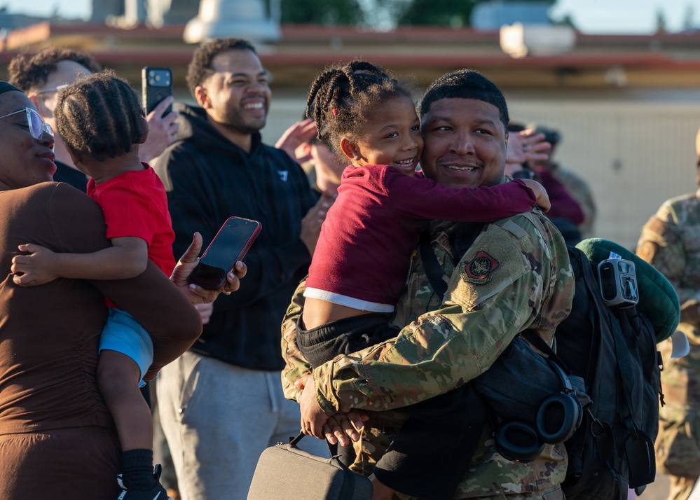 Travis welcomes Airmen home
