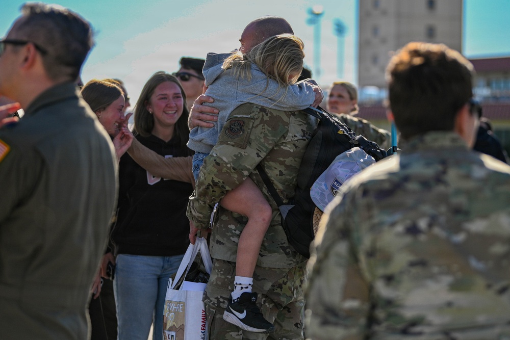 Travis welcomes Airmen home