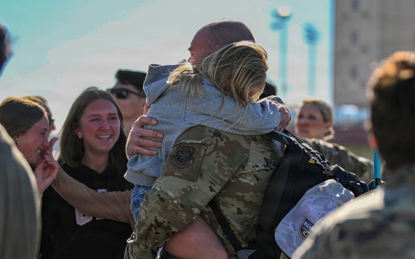 Travis welcomes Airmen home