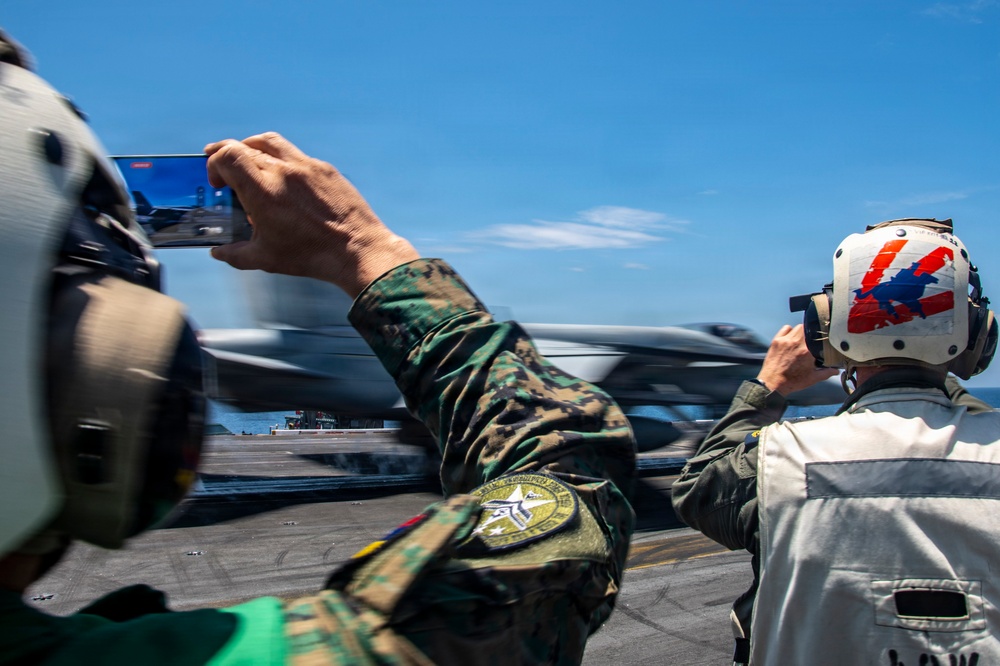 Nimitz Hosts Ecuadorian Distinguished Visitors