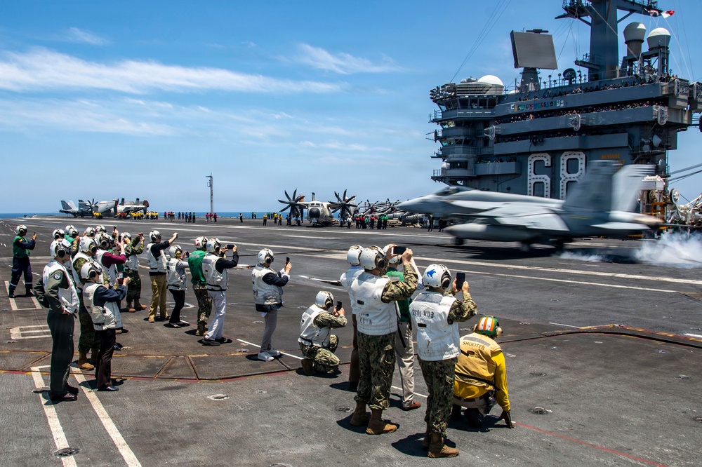 Nimitz Hosts Ecuadorian Distinguished Visitors