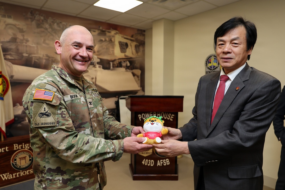 Chair of WMAC visited 403rd AFSB