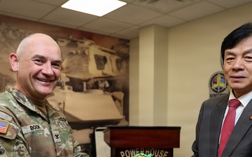 Chair of WMAC visited 403rd AFSB