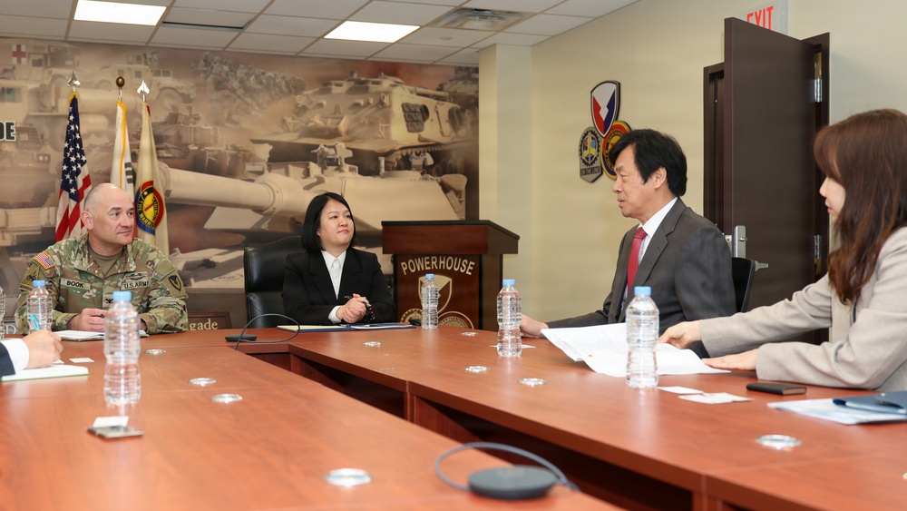 Chair of WMAC visited 403rd AFSB