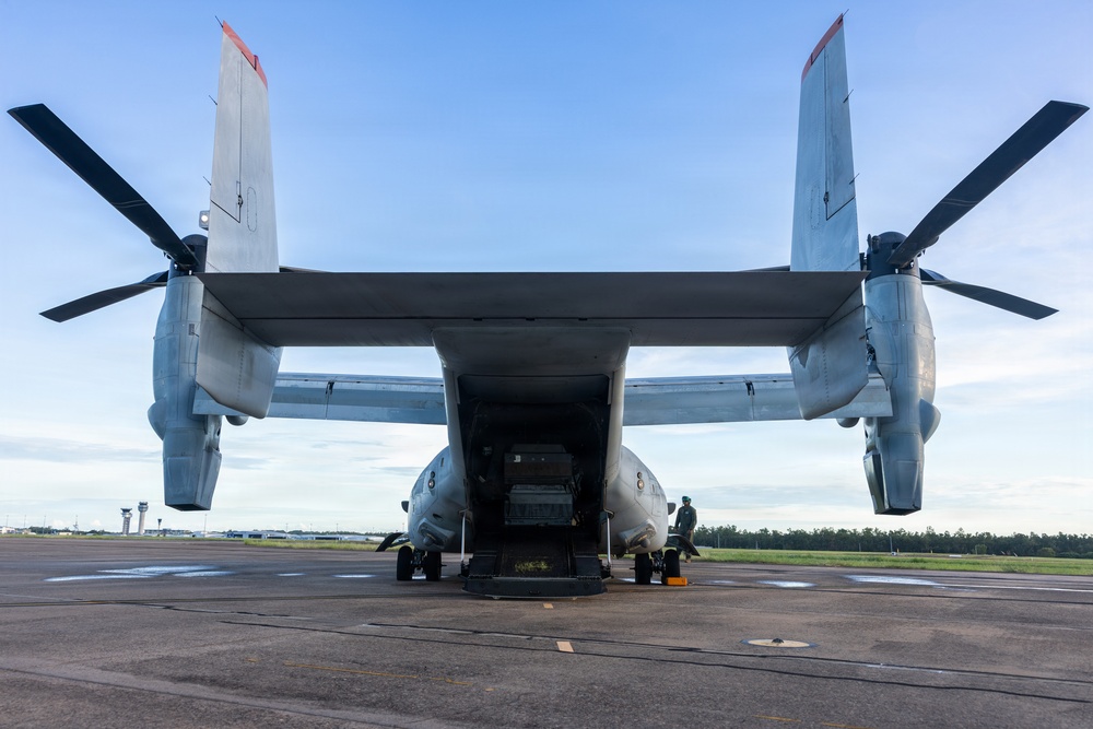 U.S. Marines with VMM-268 transport gear at RAAF Base Darwin