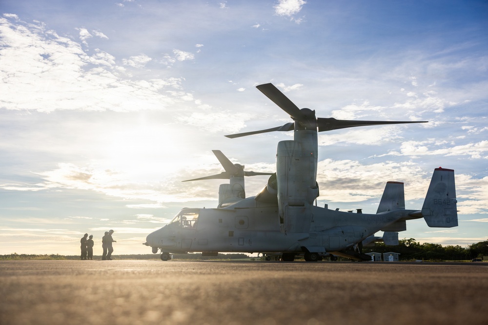 U.S. Marines with VMM-268 transport gear at RAAF Base Darwin
