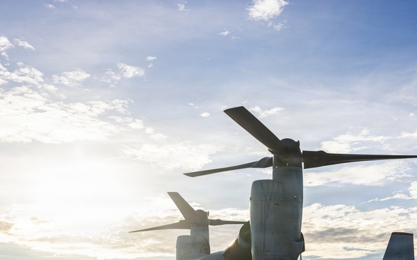 U.S. Marines with VMM-268 transport gear at RAAF Base Darwin