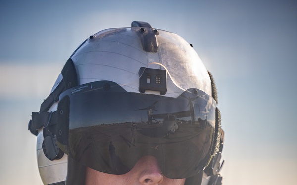 U.S. Marines with VMM-268 transport gear at RAAF Base Darwin