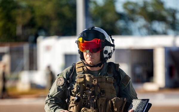 U.S. Marines with VMM-268 transport gear at RAAF Base Darwin