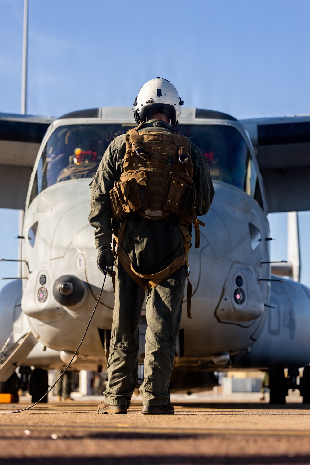 U.S. Marines with VMM-268 transport gear at RAAF Base Darwin