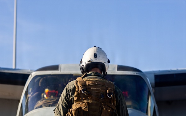 U.S. Marines with VMM-268 transport gear at RAAF Base Darwin