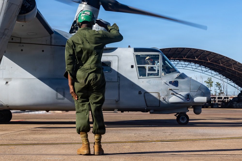 U.S. Marines with VMM-268 transport gear at RAAF Base Darwin