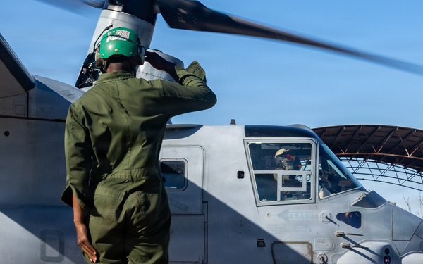 U.S. Marines with VMM-268 transport gear at RAAF Base Darwin