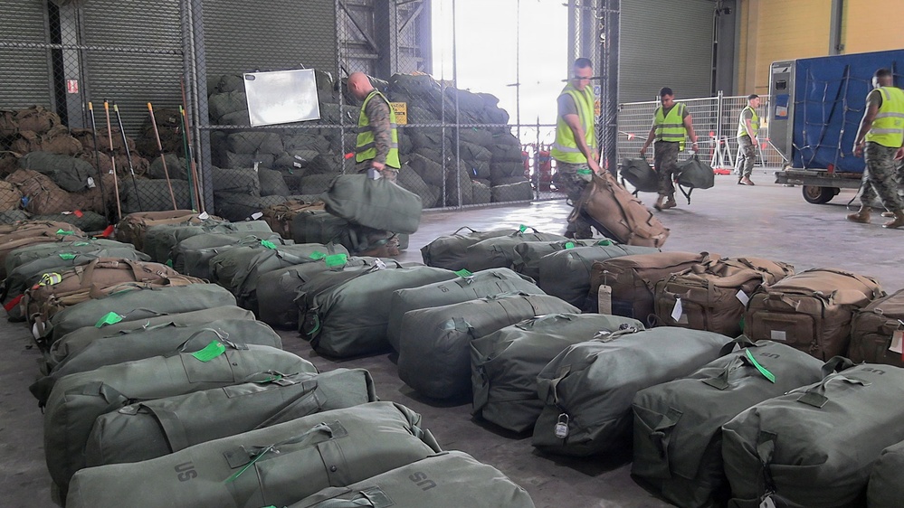 U.S. Marines with MRF-D arrive at RAAF Base Darwin