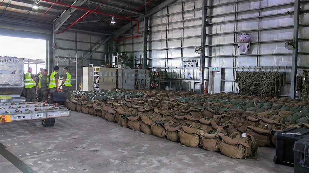 U.S. Marines with MRF-D arrive at RAAF Base Darwin