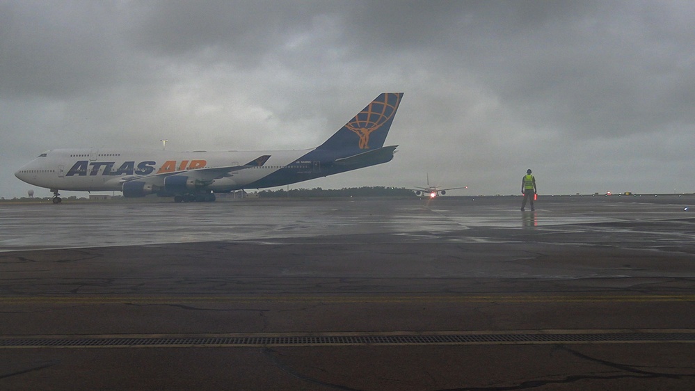 U.S. Marines with MRF-D arrive at RAAF Base Darwin