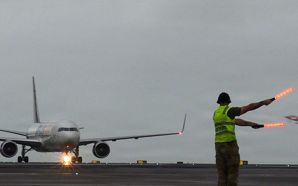U.S. Marines with MRF-D arrive at RAAF Base Darwin