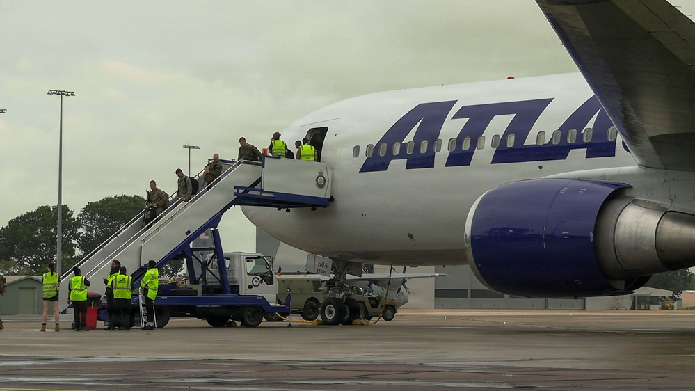 U.S. Marines with MRF-D arrive at RAAF Base Darwin