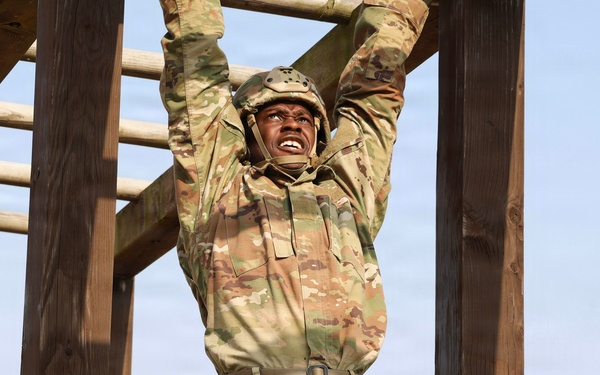 35th Air Defense Artillery Brigade Conducts Confidence Course at Camp Humphreys