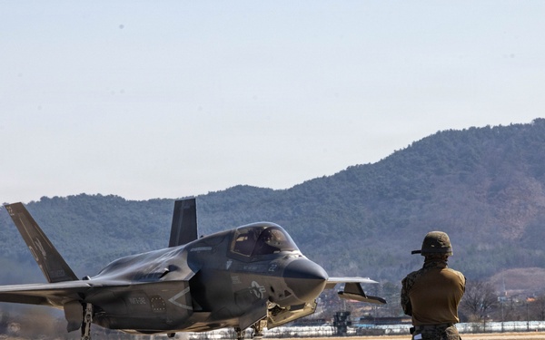 VMFA-242 takes to the skies out of Gwangju Air Base