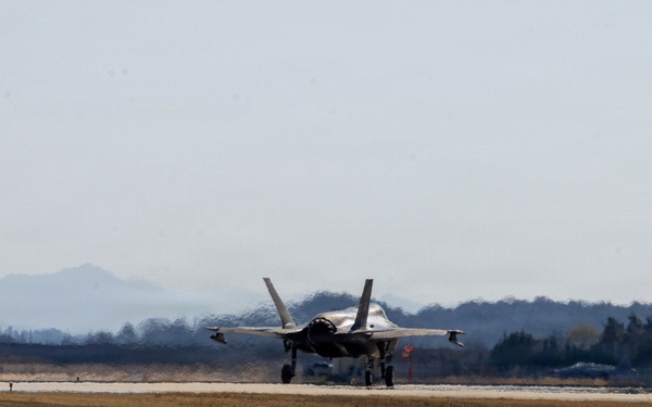 VMFA-242 takes to the skies out of Gwangju Air Base