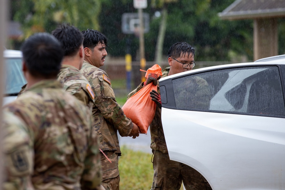 Hawaii National Guard assists Waialua community with severe weather preparations